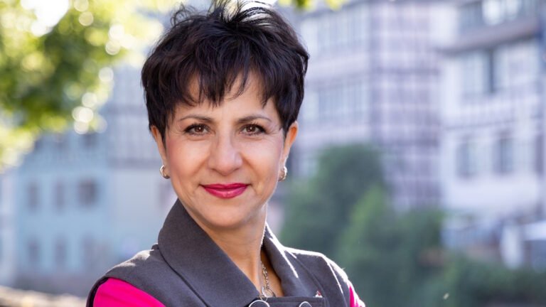 Contact SHOKO at EXPERTIMO for your exclusive French Buyer Representation