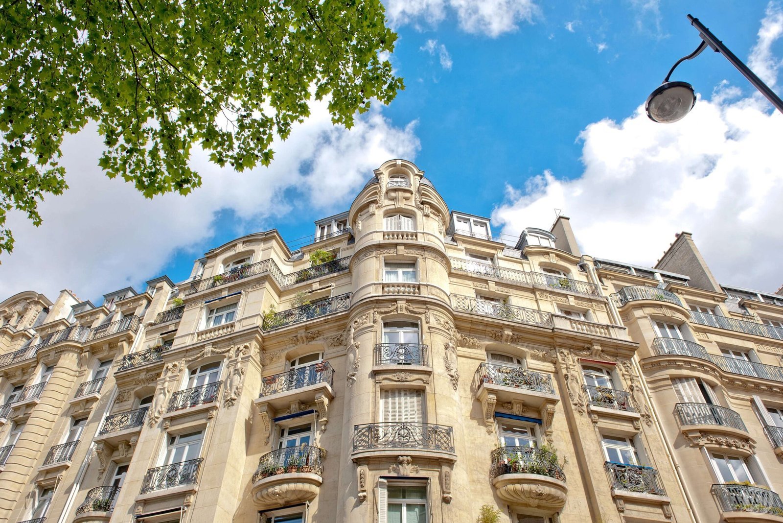 Prestigious-Haussmann-apartments-and-luxury-residences-in-Paris-8th-arrondissement-scaled.jpg
