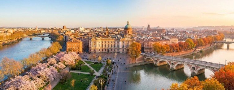 International buyer exploring property opportunities in Marseille with guidance from an English-speaking real estate agent.