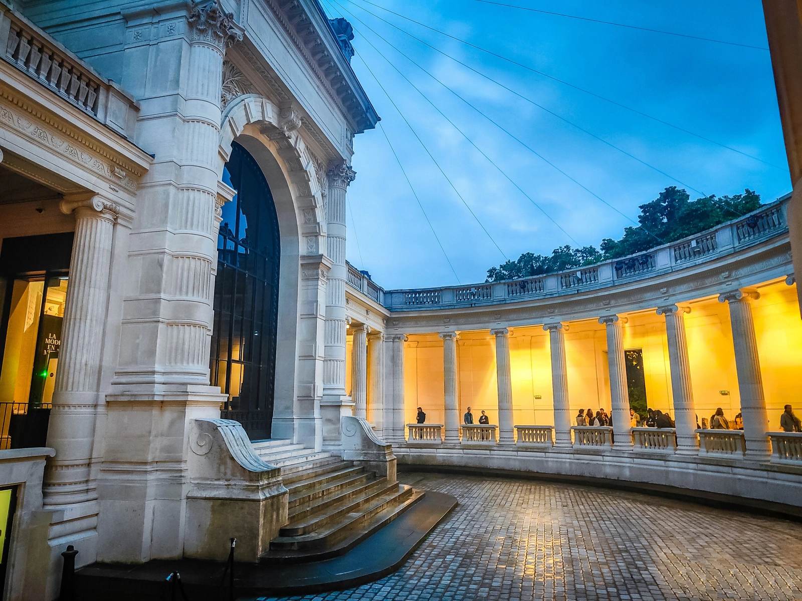 paris-16th-arrondissement-luxury-real-estate.webp