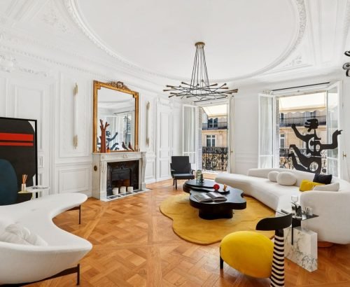 Luxury-lifestyle-and-elegant-avenues-in-Paris-8th-arrondissement.jpg