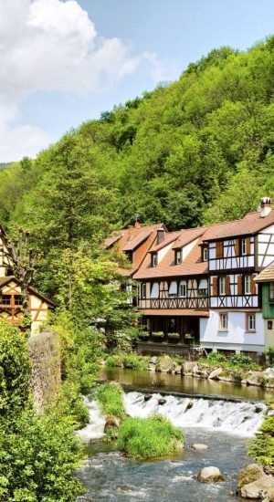 International readers comparing places and regions to live in France
