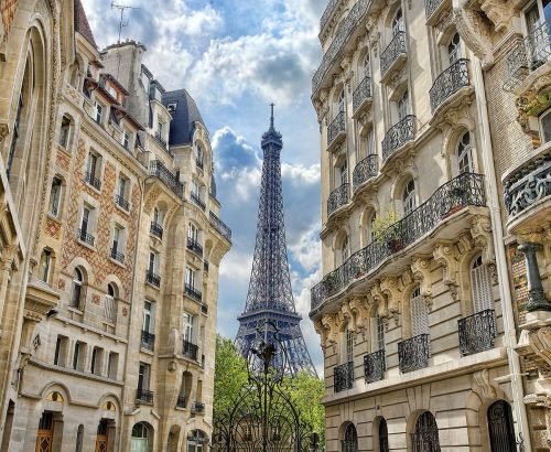 Beautiful French lifestyle scene showing why France appeals to international buyers and expats.
